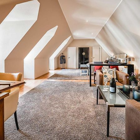 مبيت وإفطار التيف Residenz Weingut Schloss Reinhartshausen المظهر الخارجي الصورة