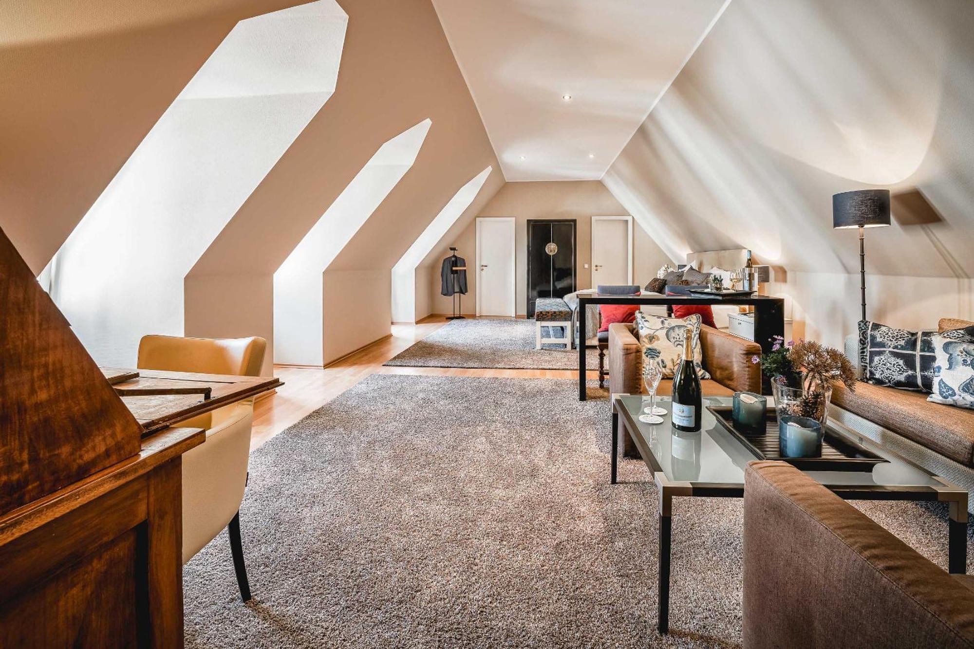 مبيت وإفطار التيف Residenz Weingut Schloss Reinhartshausen المظهر الخارجي الصورة